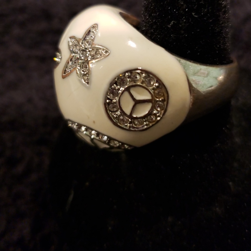 Ring - Picture 3 of 4